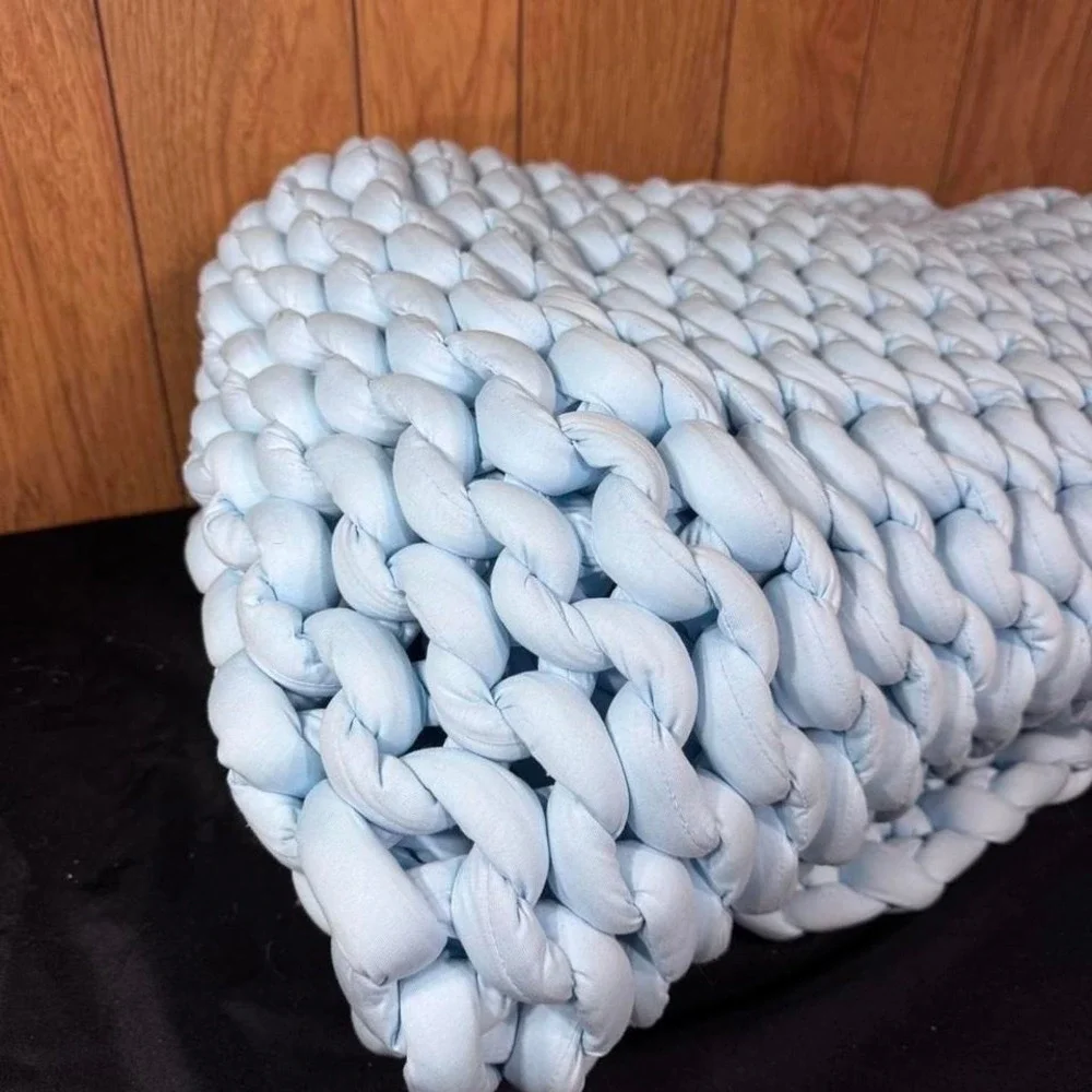 Comfrt‎ Weighted 20 lbs Light blue chunky knit throw blanket